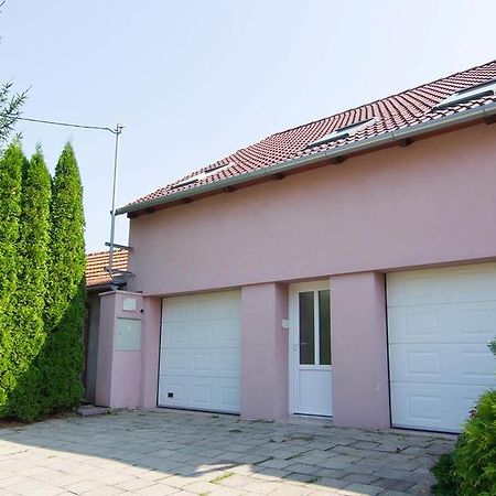 Apartman Cabernet Velké Pavlovice Exterior photo